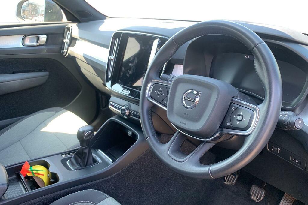 Volvo XC40 1.5 T3 163 Momentum KP21ZZT Blue #3