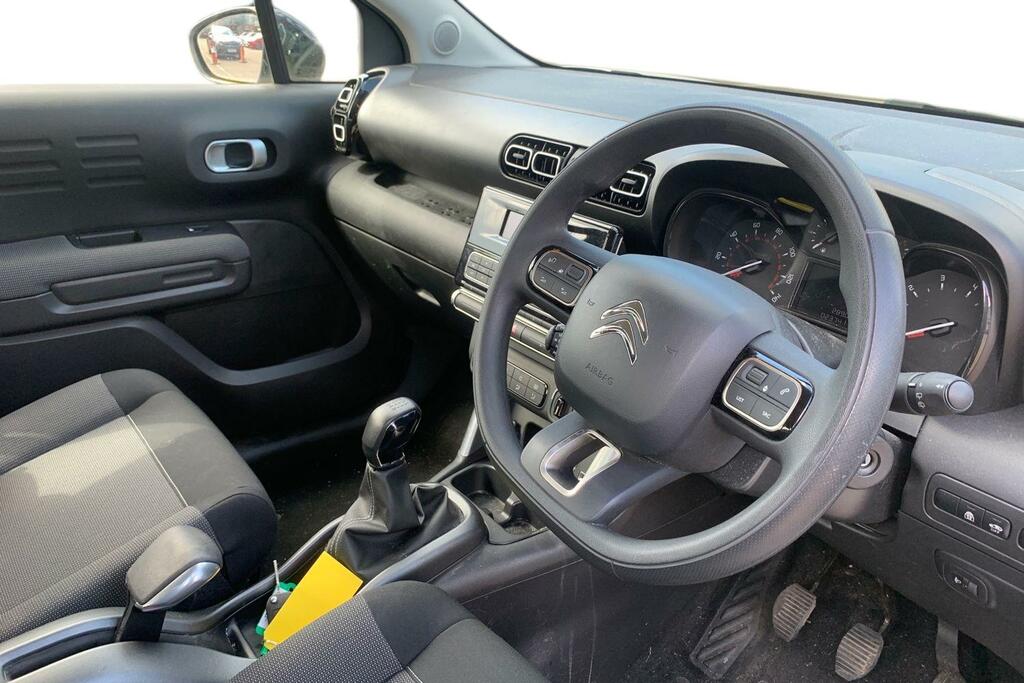 Citroen C3 Aircross 1.2 Puretech Touch SD69NZY White #3