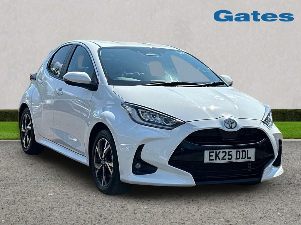 Toyota Yaris Design 1.5 Hybrid White