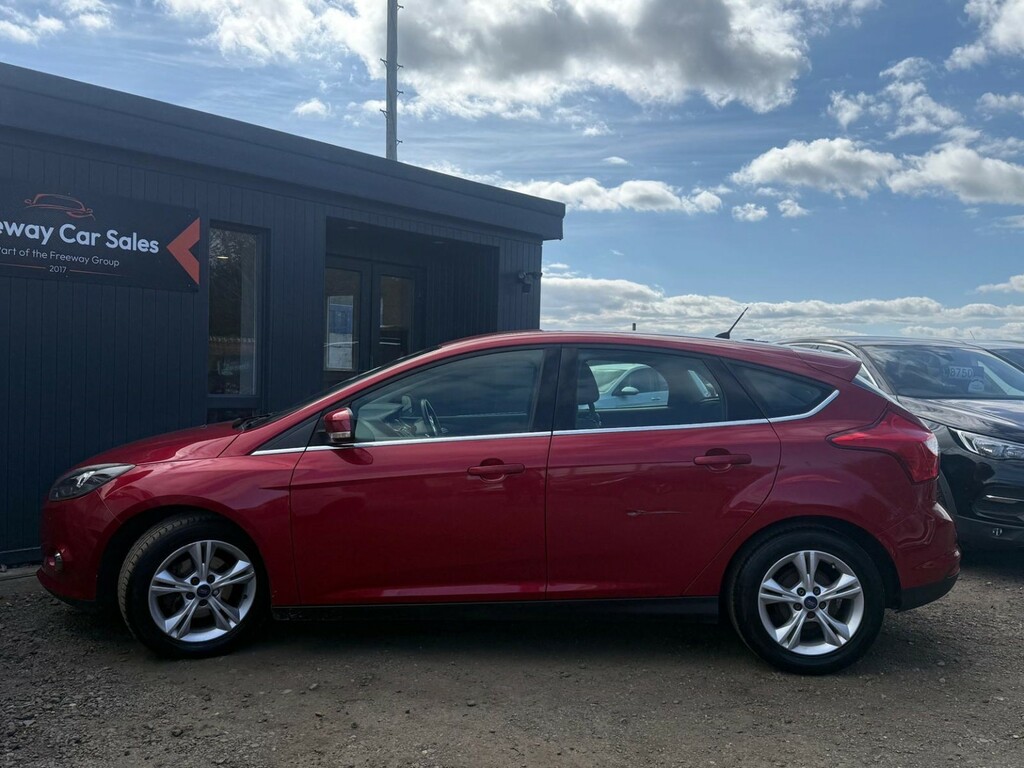 Ford Focus Hatchback 1.6 Zetec Hatchback Powershif LL62GCF Red #4