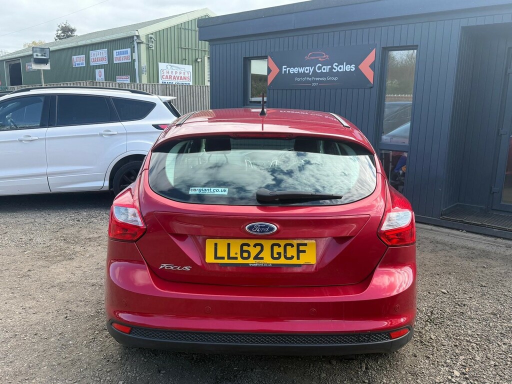 Ford Focus Hatchback 1.6 Zetec Hatchback Powershif LL62GCF Red #5