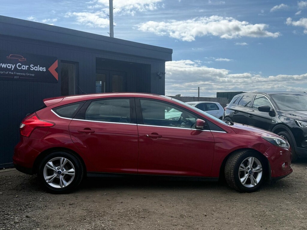 Ford Focus Hatchback 1.6 Zetec Hatchback Powershif LL62GCF Red #2