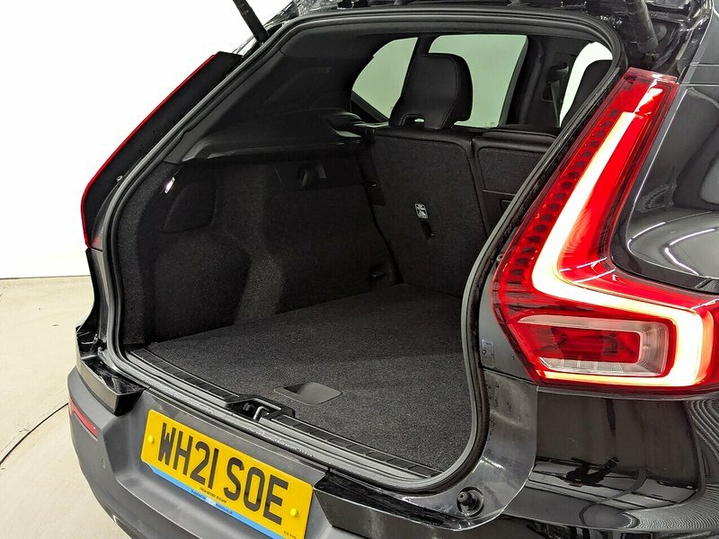 Volvo XC40 B4 Mhev R-design WH21SOE Black #4