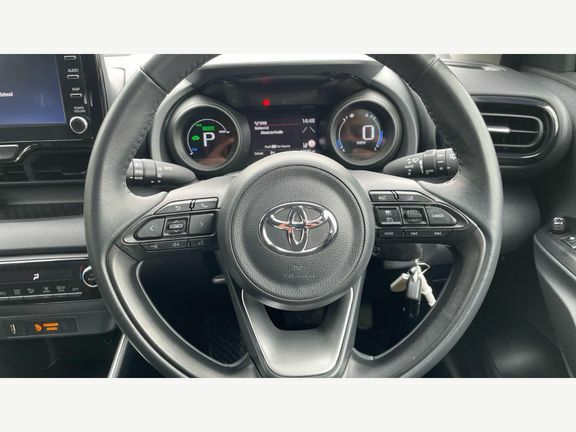Toyota Yaris Design PJ23EDF White #6