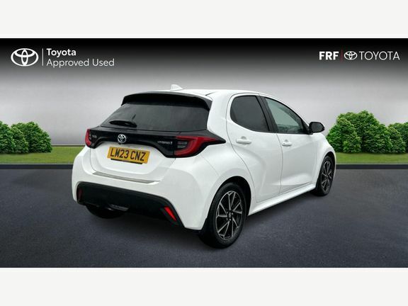 Toyota Yaris Design LM23CNZ White #2