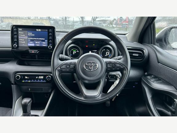 Toyota Yaris Design LM23CNZ White #6