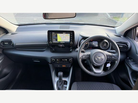 Toyota Yaris Design Hybrid Parking Pack Nav CF23JFV Silver #5