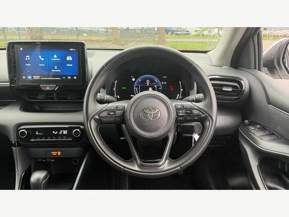 Toyota Yaris Design CN74YTZ White #6