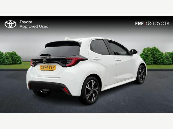 Toyota Yaris Design CN74YTZ White #2