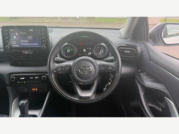 Toyota Yaris Design CF73GMU White #6