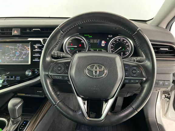 Toyota Camry Excel 2.5 Hybrid Silver #10