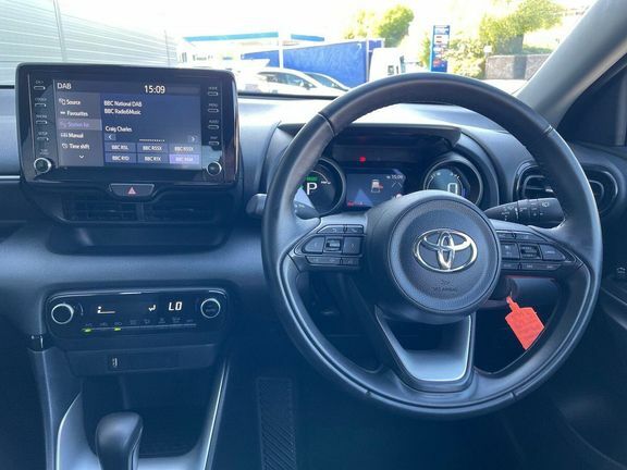 Toyota Yaris Design PJ72LHT White #6