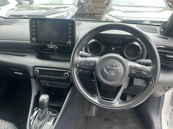 Toyota Yaris Dynamic 1.5 Hybrid YD22DZK White #6