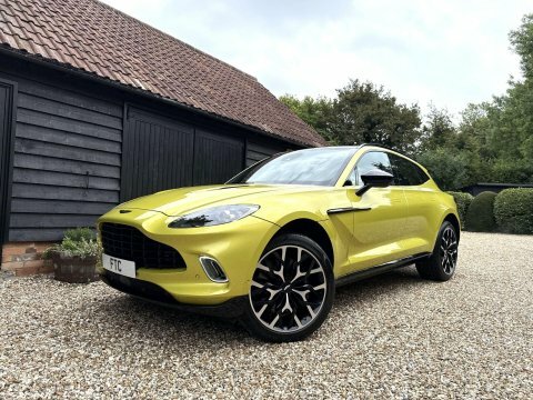 Aston Martin DBX 4.0 V8 Yellow