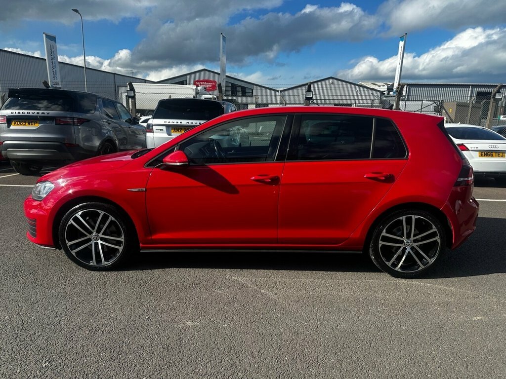 Volkswagen Golf 2L Gtd VUI8264 Red #5