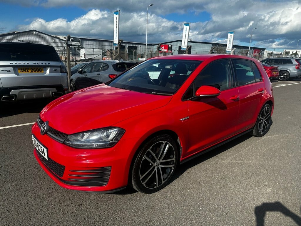 Volkswagen Golf 2L Gtd VUI8264 Red #4