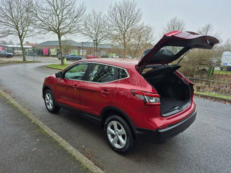 Nissan Qashqai 1.5 Dci 115 Acenta Premium - 2018 68 DV68MLF Red #5