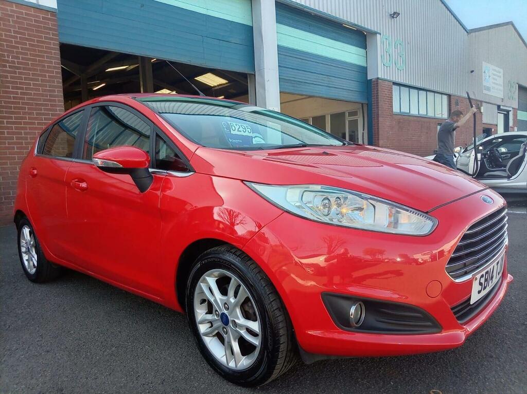 Ford Fiesta Hatchback 1.25 Zetec Euro 5 201414 Red