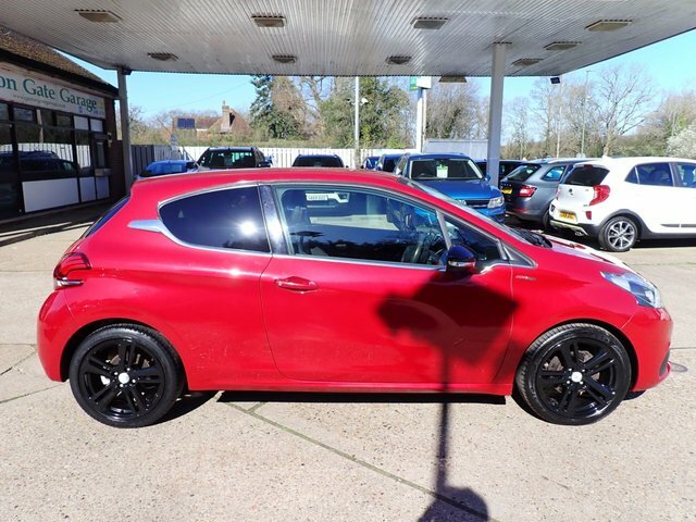 Peugeot 208 Hatchback LB15LWP Red #2