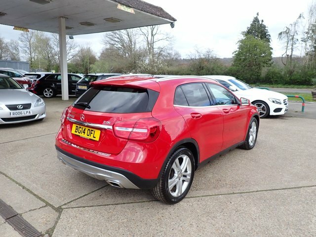 Mercedes-Benz GLA Class Gla 220 Se Premium Cdi 4Matic BG14OFL Red #3