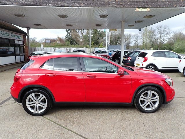 Mercedes-Benz GLA Class Gla 220 Se Premium Cdi 4Matic BG14OFL Red #2