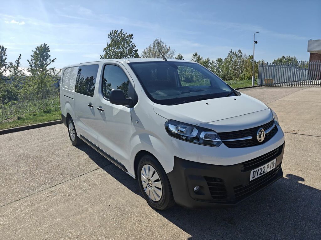 Vauxhall Vivaro 2.0 Turbo D 3100 Dynamic Crew Van Double Cab 6Dr D White