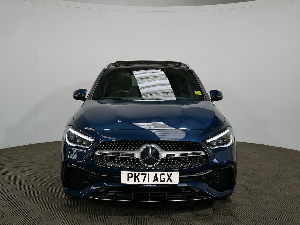 Mercedes-Benz GLA Class Gla180 Amg Line Blue #2