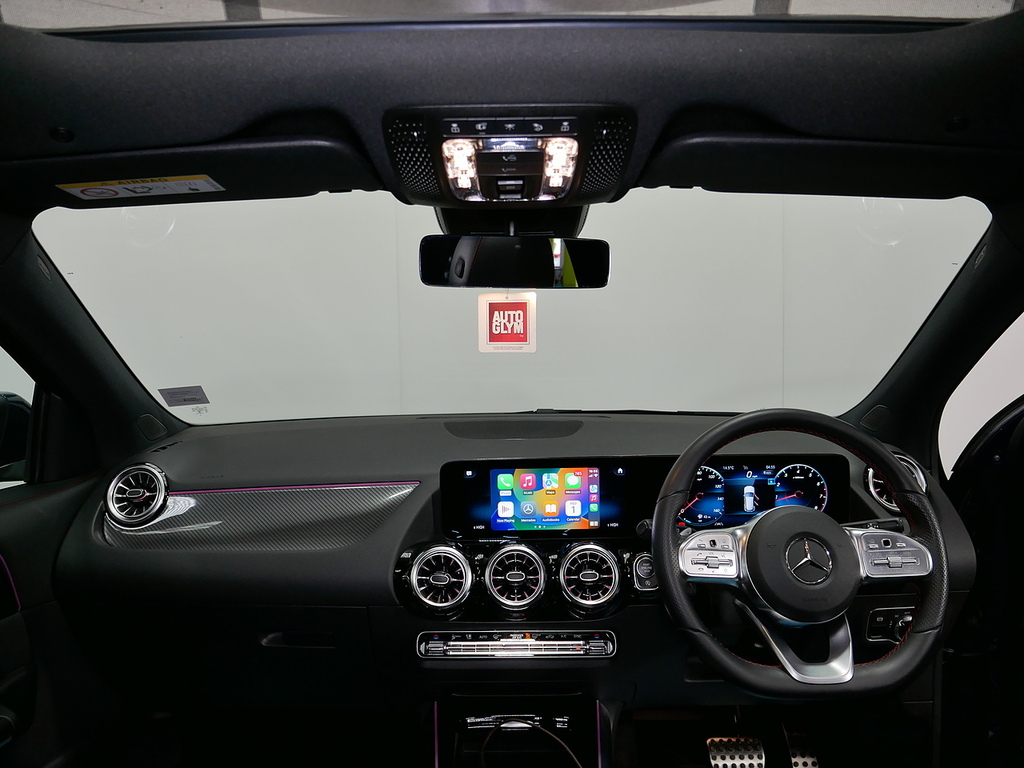 Mercedes-Benz GLA Class Gla180 Amg Line Blue #3