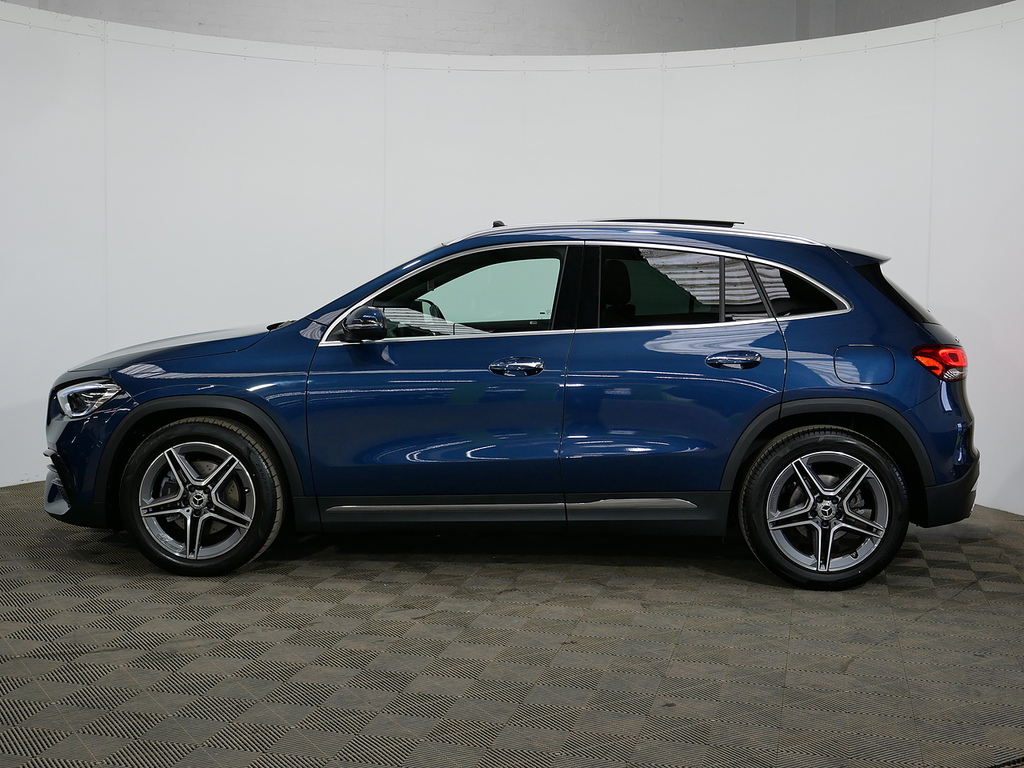 Mercedes-Benz GLA Class Gla180 Amg Line Blue #5