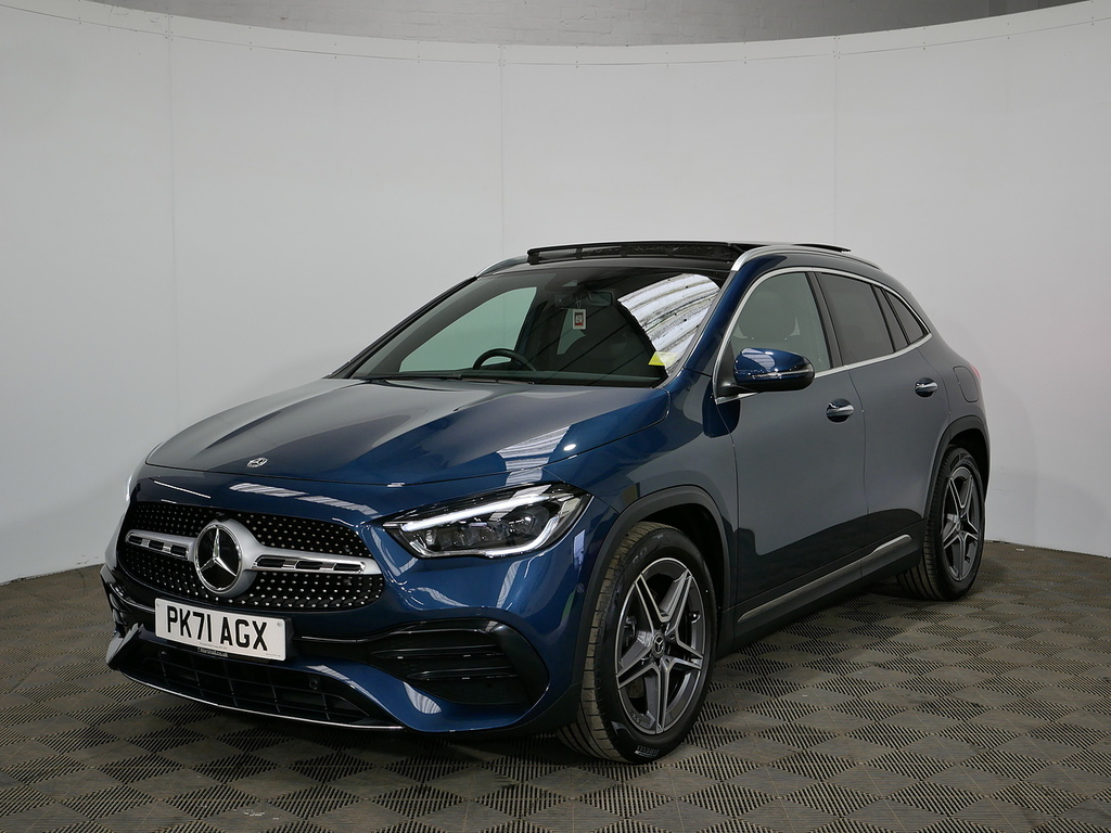 Mercedes-Benz GLA Class Gla180 Amg Line Blue #4