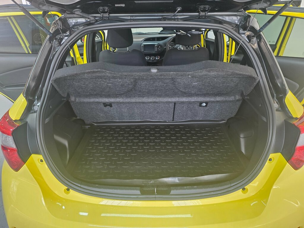Toyota Yaris 1.5 Vvt-i Yellow Bi-tone Limited Edition Hatchback GY67CMU Yellow #4