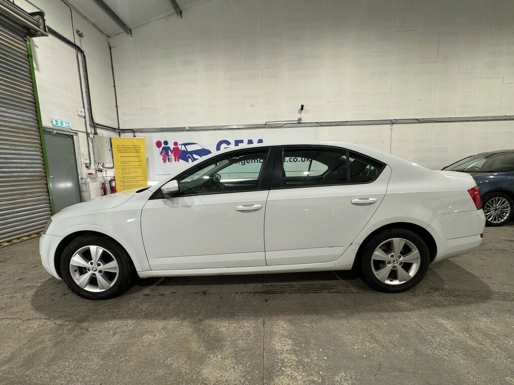 Skoda Octavia Hatchback 1.6 Tdi Greenline III 201565 FY65SSU White #2