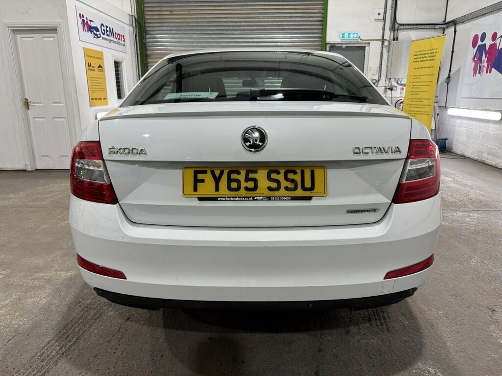 Skoda Octavia Hatchback 1.6 Tdi Greenline III 201565 FY65SSU White #4