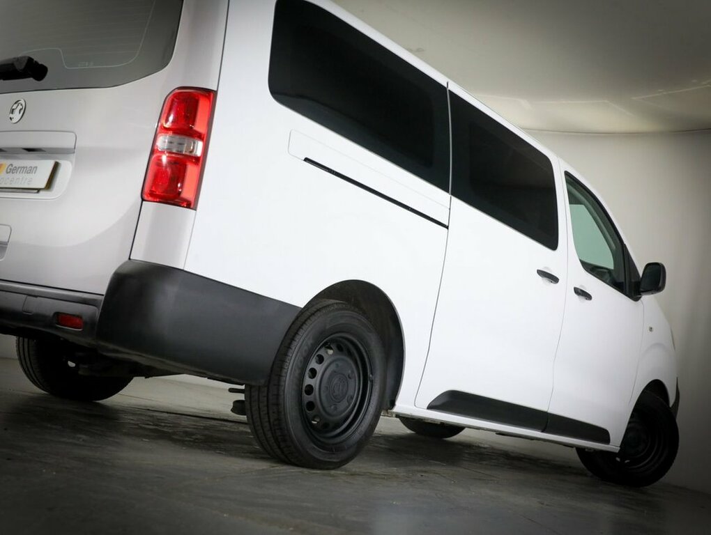 Vauxhall Vivaro Mpv HG72JJL White #5