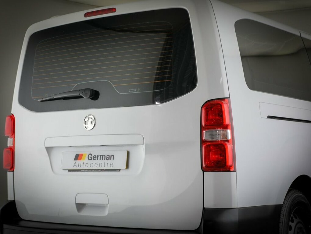 Vauxhall Vivaro Mpv HG72JJL White #4