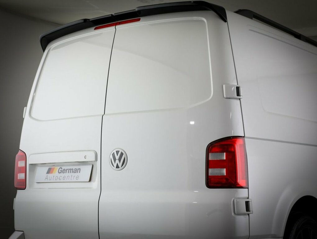 Volkswagen Transporter 2L Trendline FN69LPJ White #3