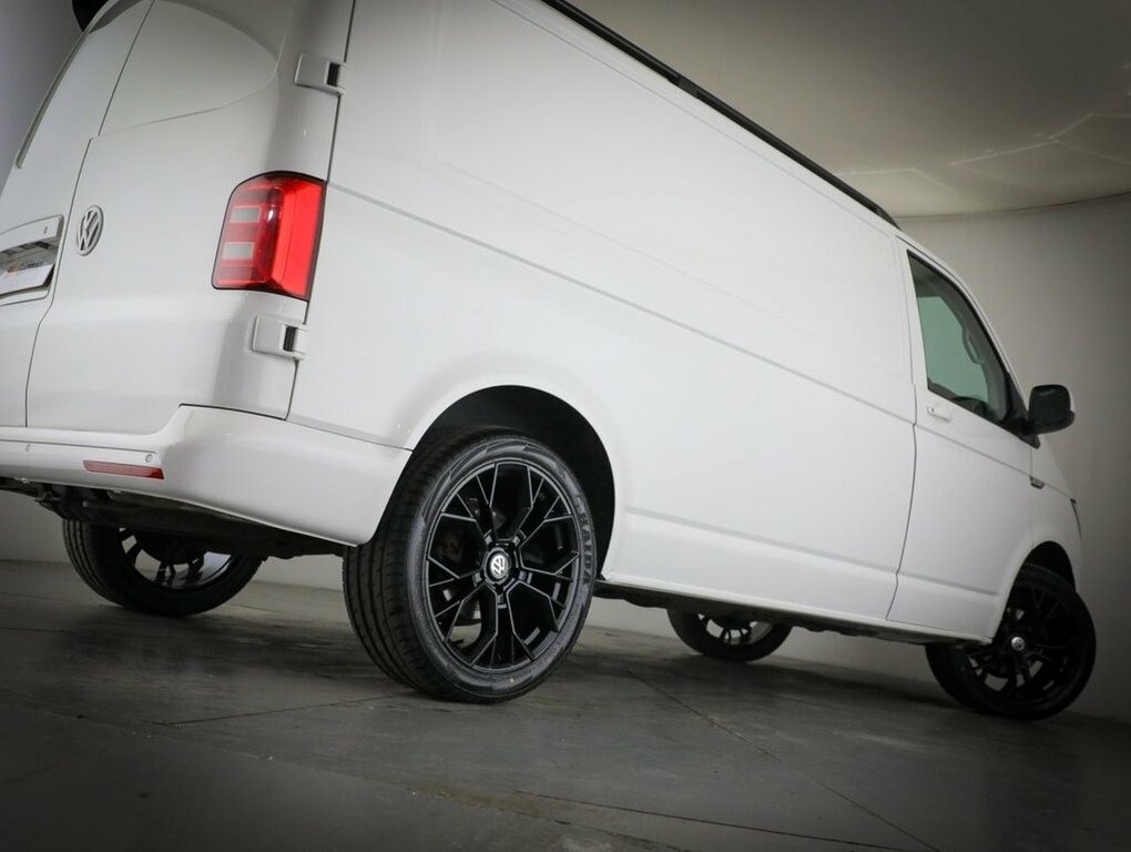 Volkswagen Transporter 2L Trendline FN69LPJ White #5