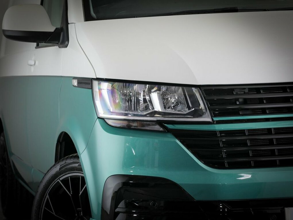 Volkswagen Transporter 2L Highline DG72NNF White #4