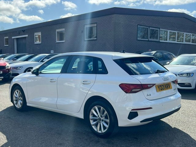 Audi A3 1.0 Tfsi 30 Technik YD21KRV White #4