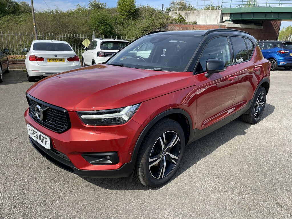 Volvo XC40 2.0 R-design D3 Red