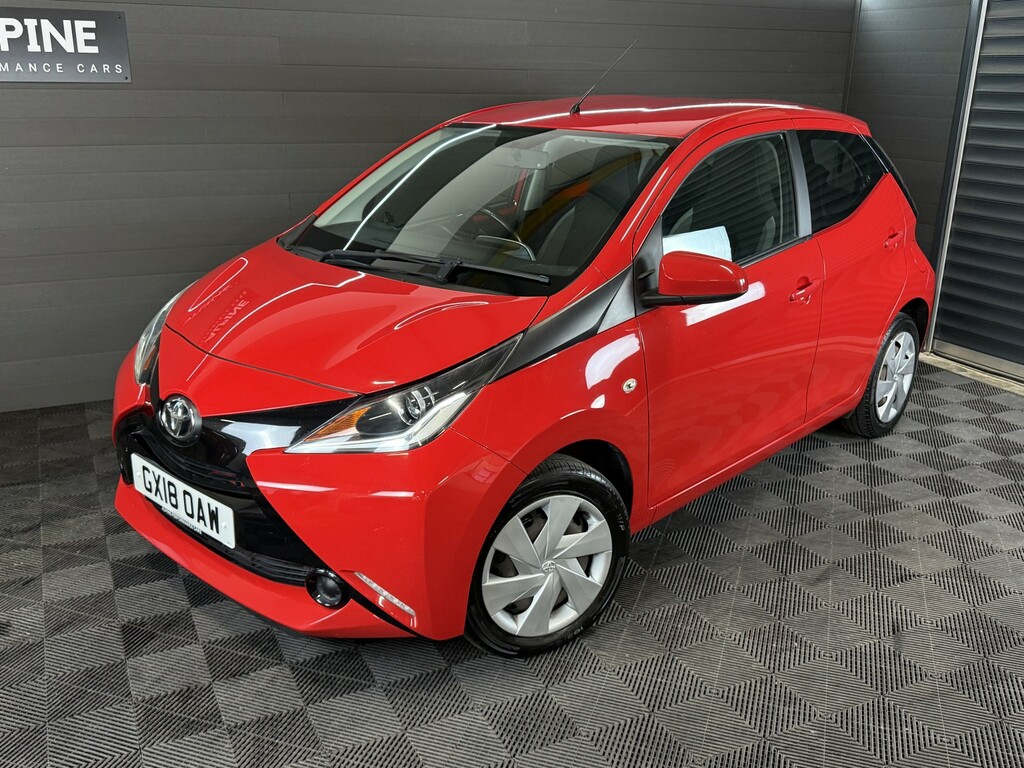 Toyota Aygo 1.0 Vvt-i X-play GX18OAW Red #2