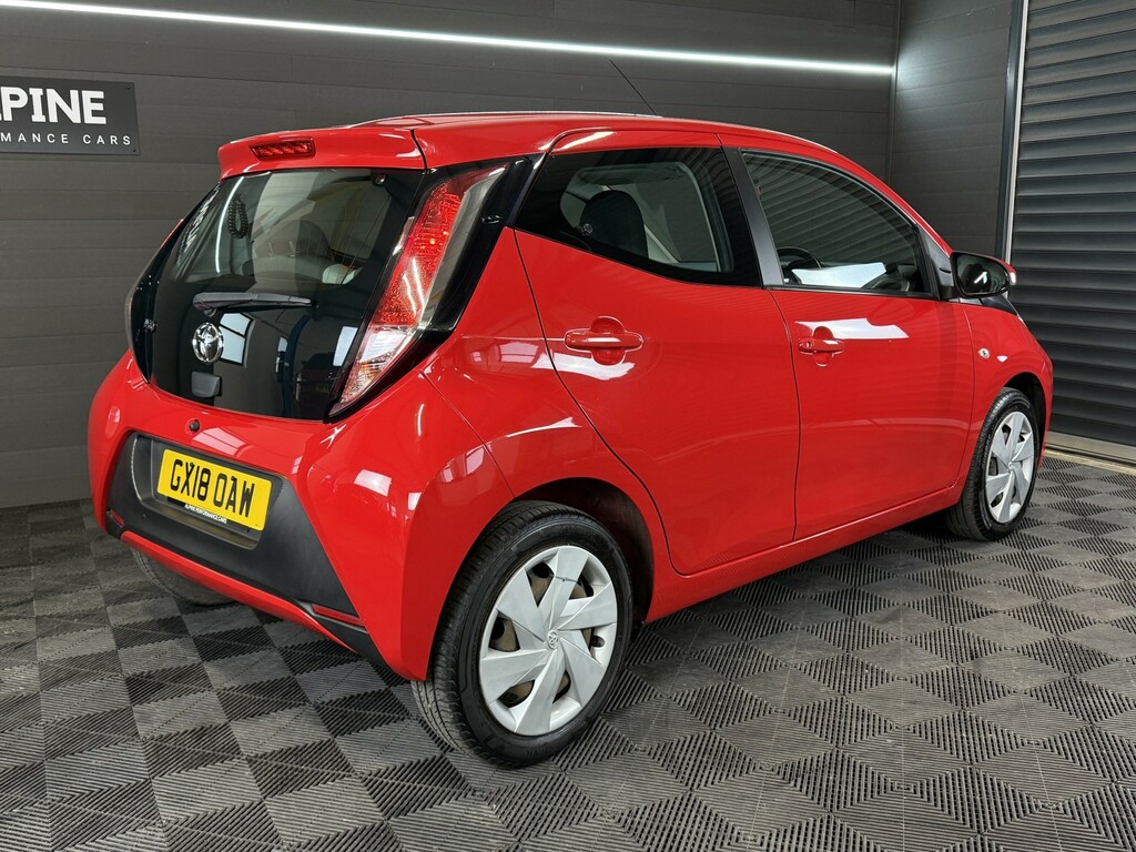 Toyota Aygo 1.0 Vvt-i X-play GX18OAW Red #6