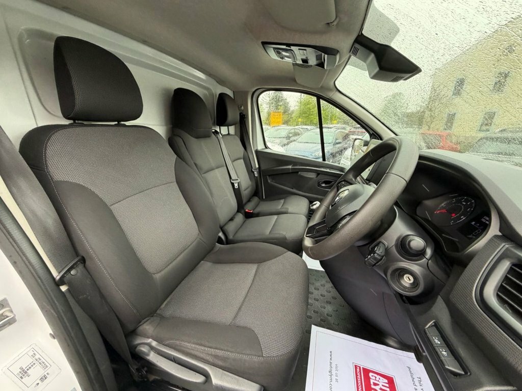 Renault Trafic 2L Business WR23GHJ White #3