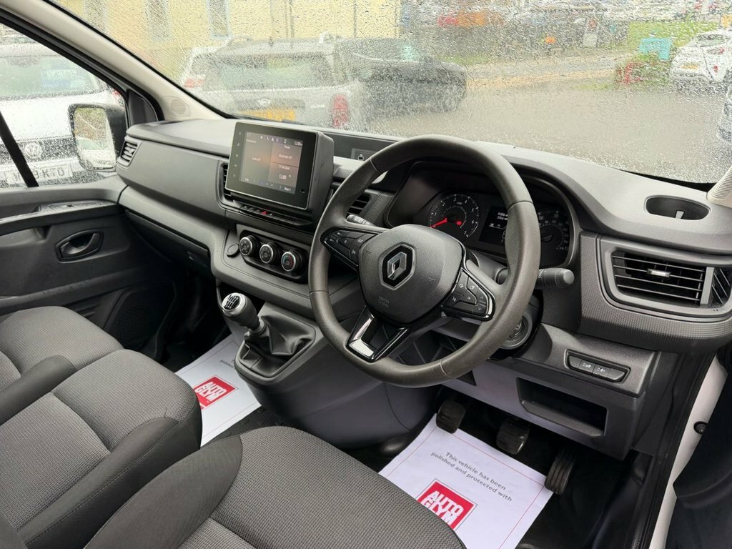 Renault Trafic 2L Business WR23GHJ White #2