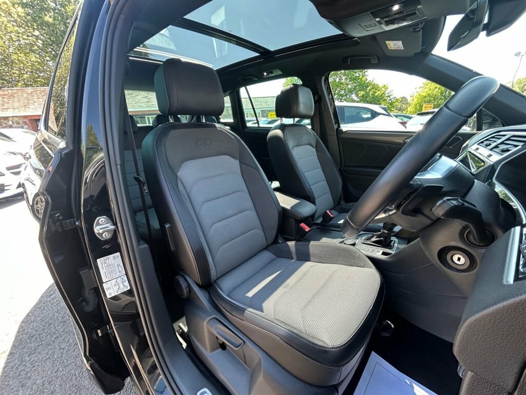 Volkswagen Tiguan 2L R-line VU18ZBT Black #6