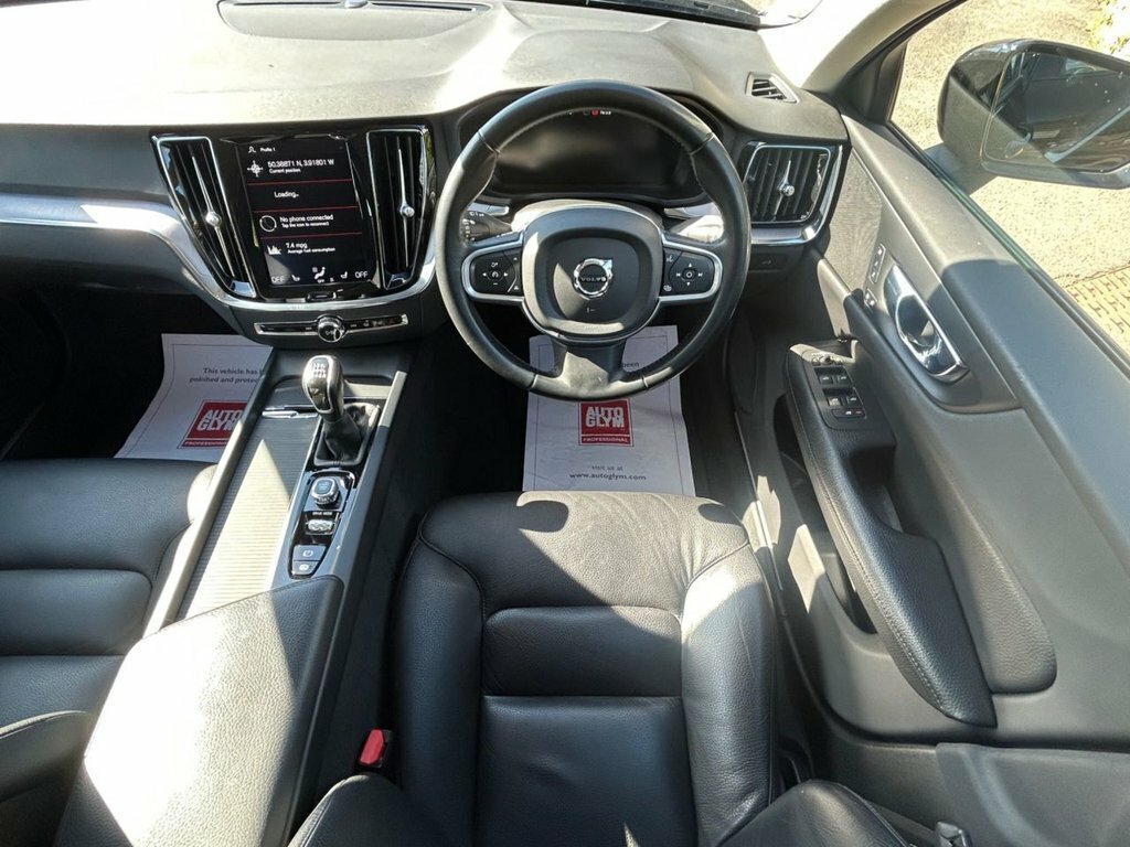 Volvo V60 2L Momentum Plus Black #2