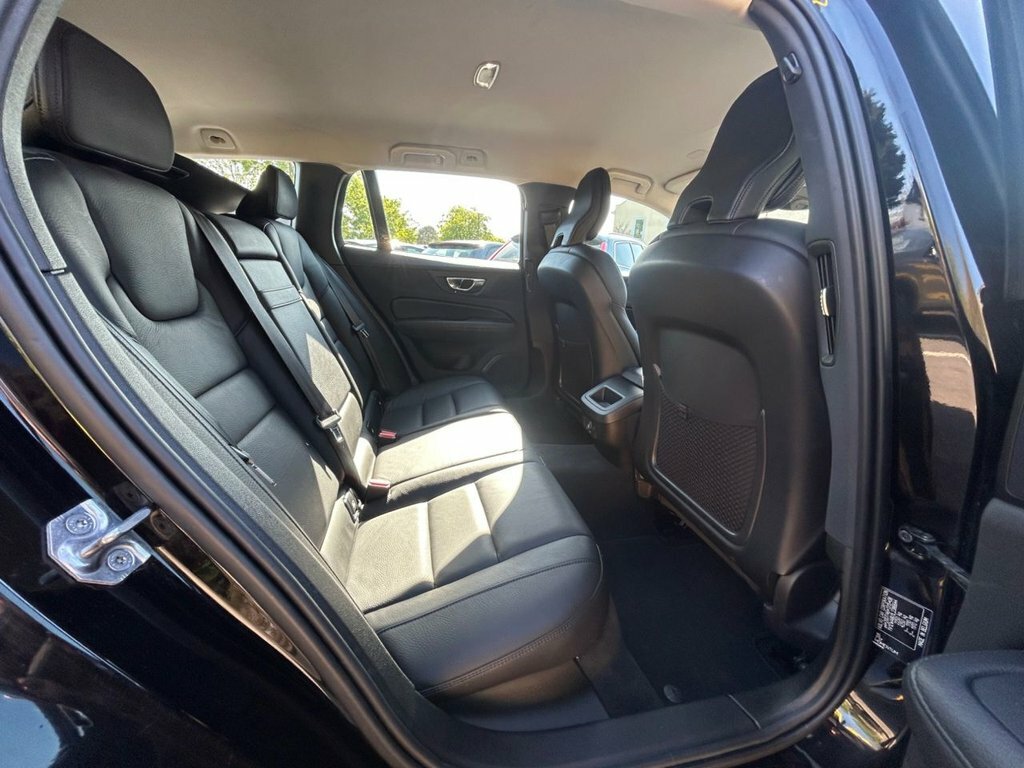 Volvo V60 2L Momentum Plus Black #6