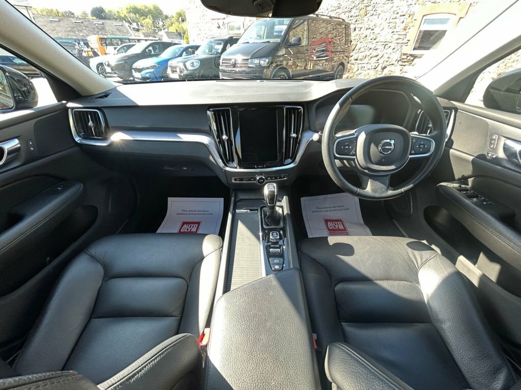 Volvo V60 2L Momentum Plus Black #5