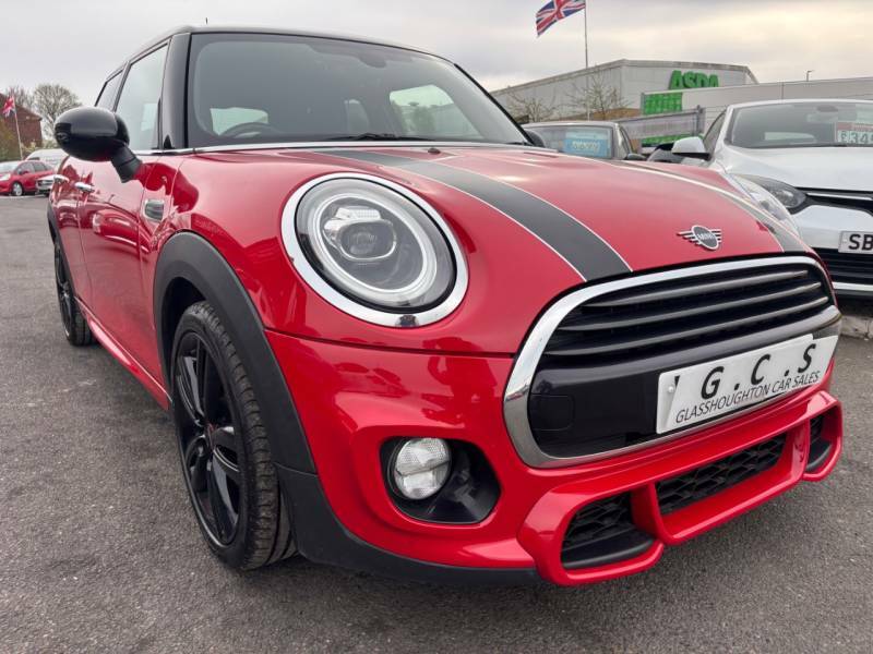 Mini Hatch 1.5 Cooper Sport II - 2018 68 YB68XGC Red #2