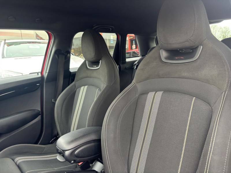 Mini Hatch 1.5 Cooper Sport II - 2018 68 YB68XGC Red #4